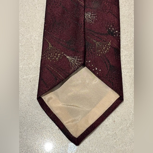 Leo Chevalier Vintage Burgundy Tie Made in Canada - Picture 4 of 7